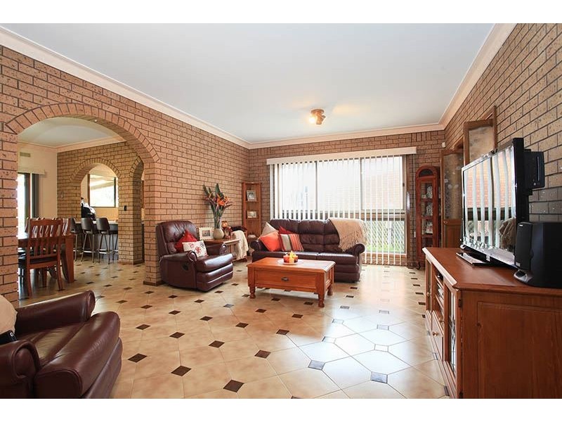 30 Sherwood Drive, Thomastown VIC 3074