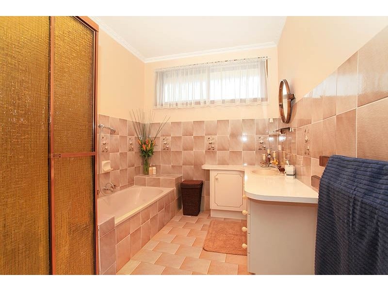 30 Sherwood Drive, Thomastown VIC 3074