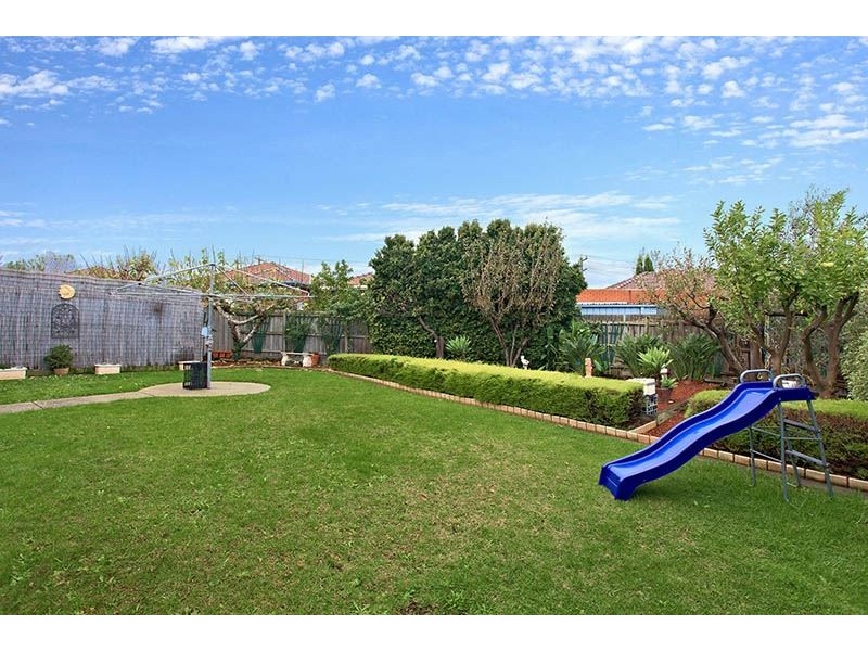 30 Sherwood Drive, Thomastown VIC 3074