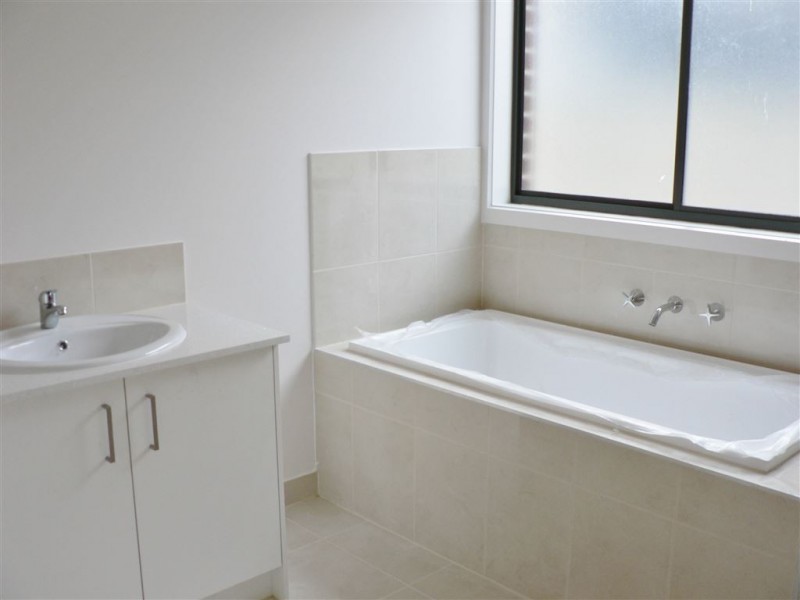 12 Emden Road, Wollert VIC 3750