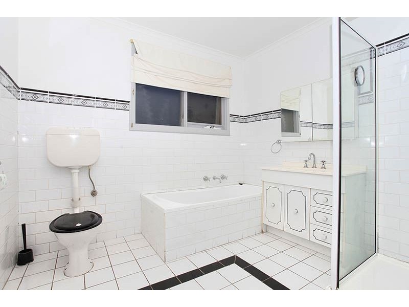4 Cumberland Crescent, Thomastown VIC 3074
