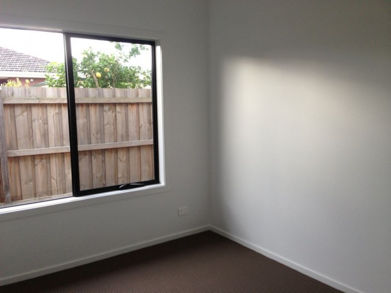 2/104 Alexander Avenue, Thomastown VIC 3074