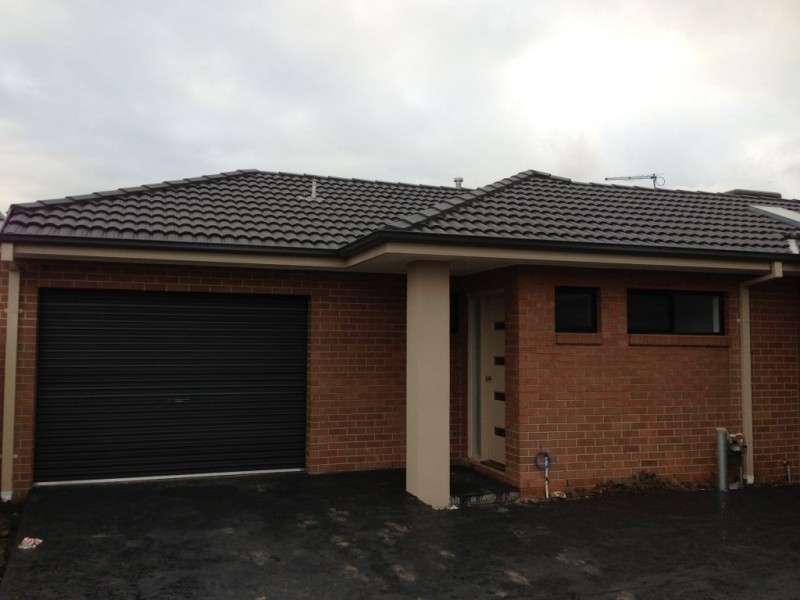 2/104 Alexander Avenue, Thomastown VIC 3074