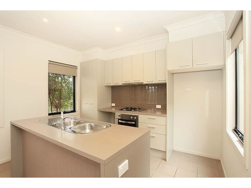 2 Saratoga Walk, Epping VIC 3076