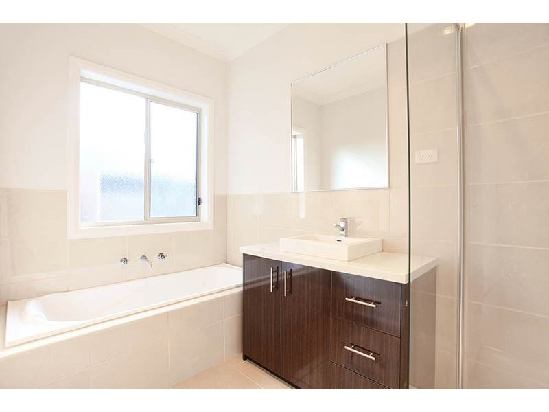 18 Karagola Terrace, Epping VIC 3076