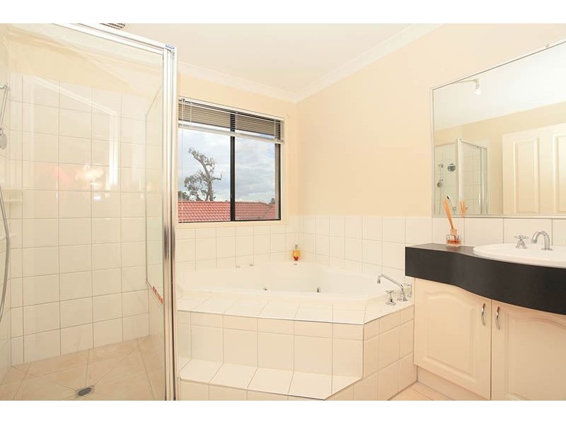 4 Middle Court, Thomastown VIC 3074