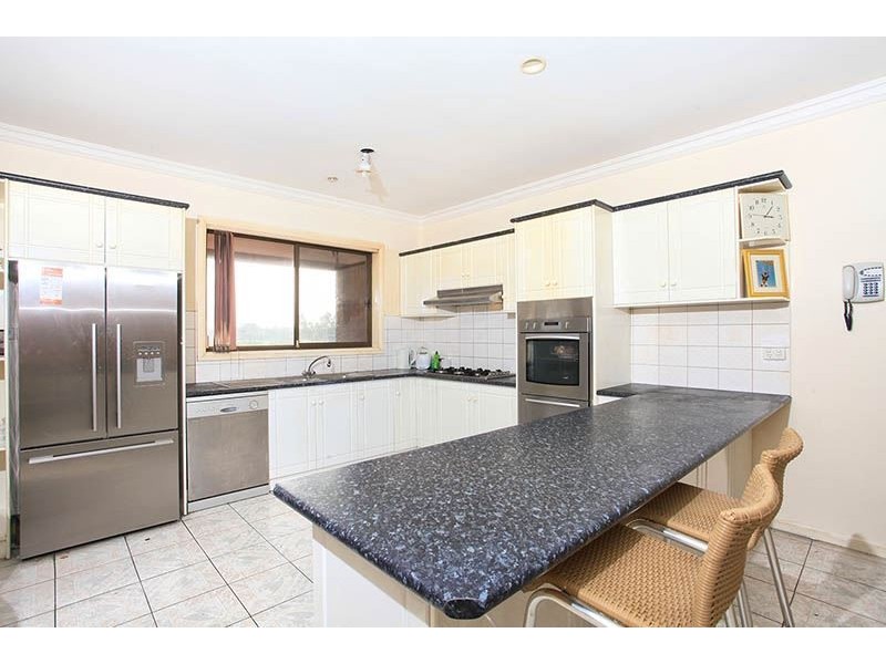 27 Victoria Drive, Thomastown VIC 3074