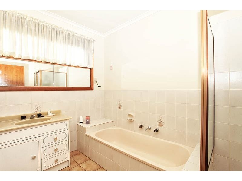 90 Alvarado Avenue, Thomastown VIC 3074