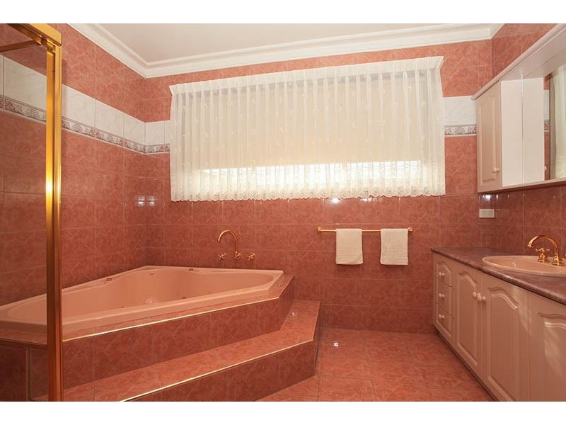 30 Gillwell Road, Lalor VIC 3075