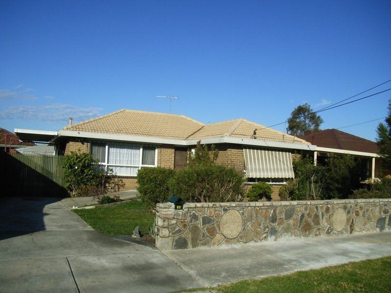19 Pinewood Drive, Thomastown VIC 3074