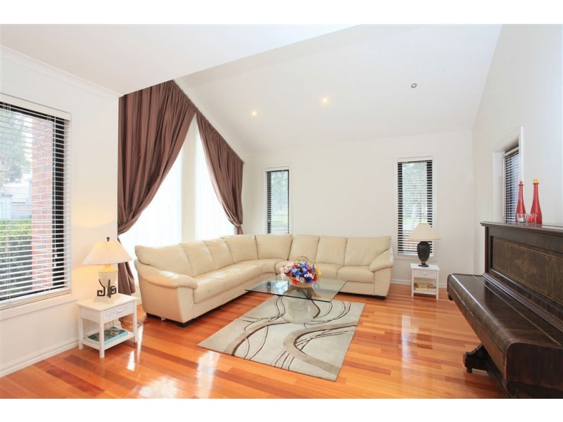 4 Balmoral Grove, Epping VIC 3076