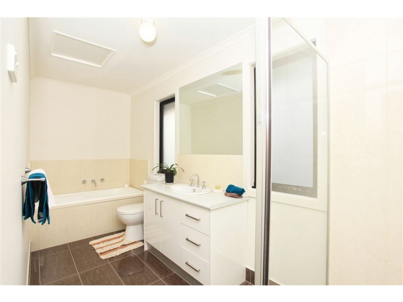 4 Balmoral Grove, Epping VIC 3076