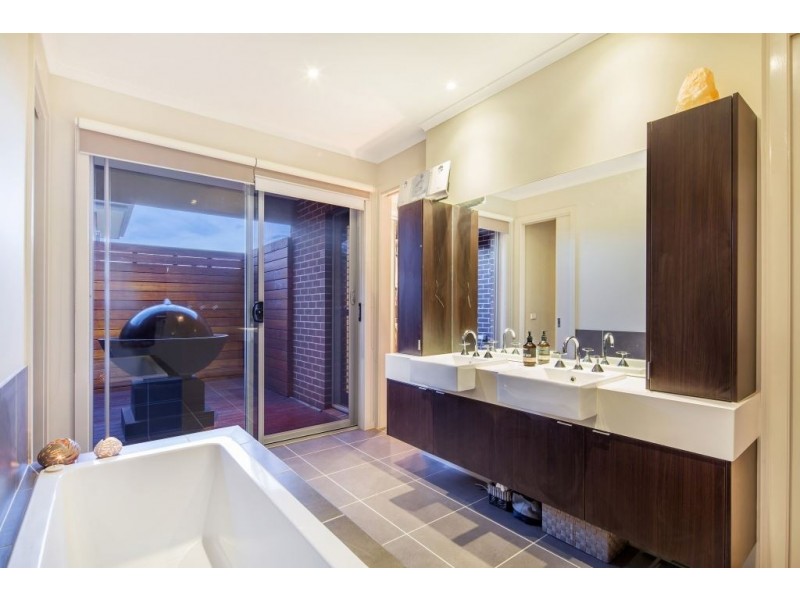 7 Maidenhair Drive, Point Cook VIC 3030