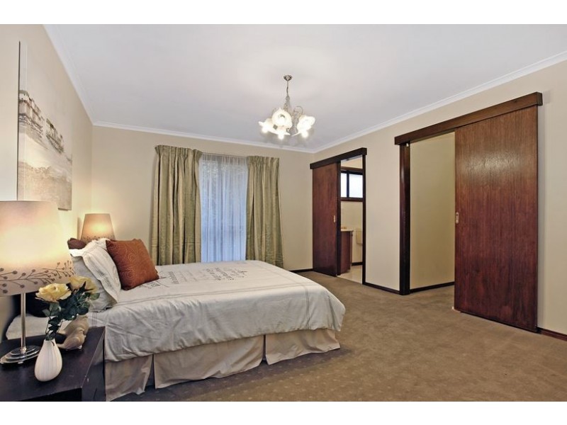 12 Teneriffe Close, Epping VIC 3076