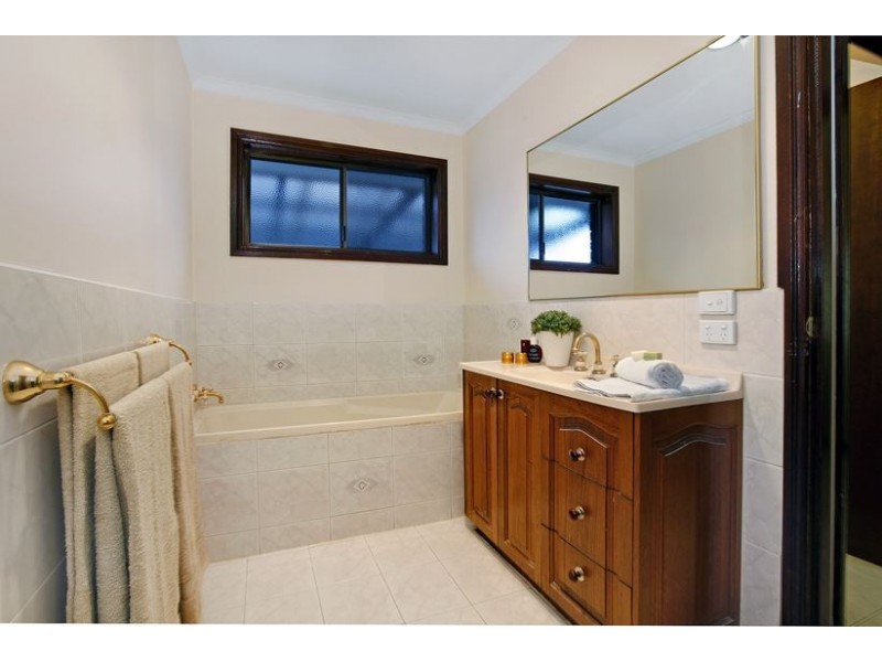 12 Teneriffe Close, Epping VIC 3076