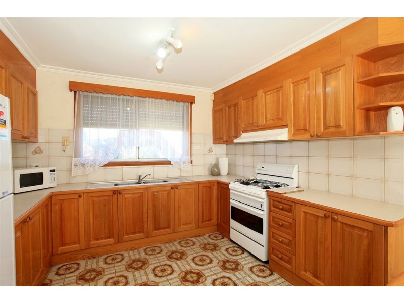 18 Kingsway Drive, Lalor VIC 3075