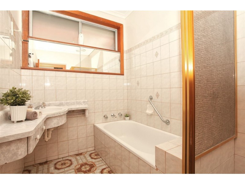 18 Kingsway Drive, Lalor VIC 3075