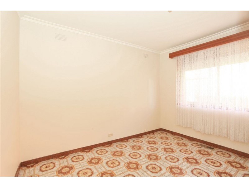 18 Kingsway Drive, Lalor VIC 3075