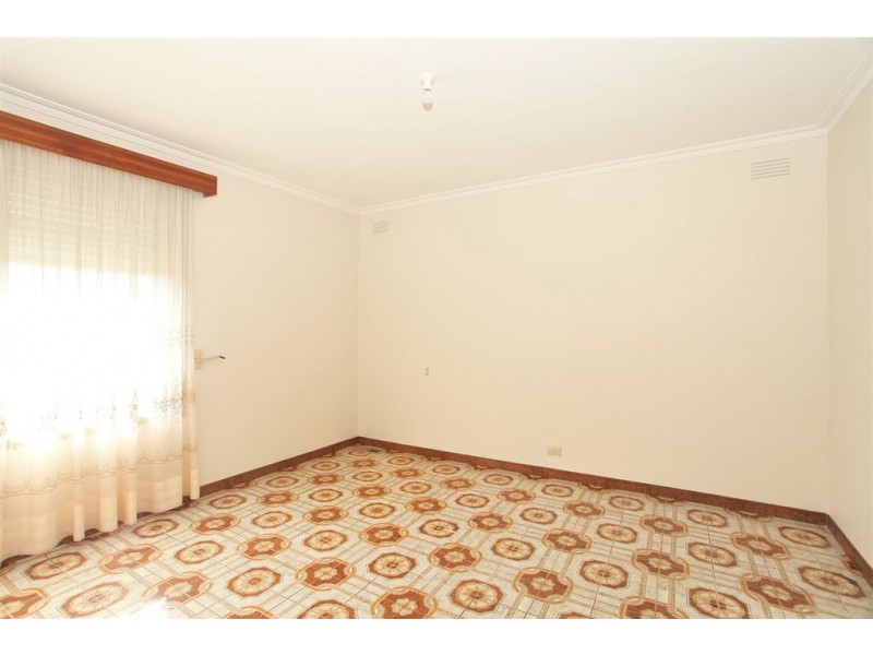 18 Kingsway Drive, Lalor VIC 3075