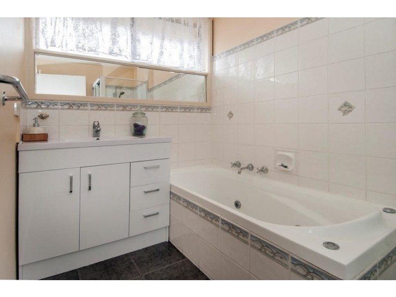 10 Ashdown Court, Lalor VIC 3075