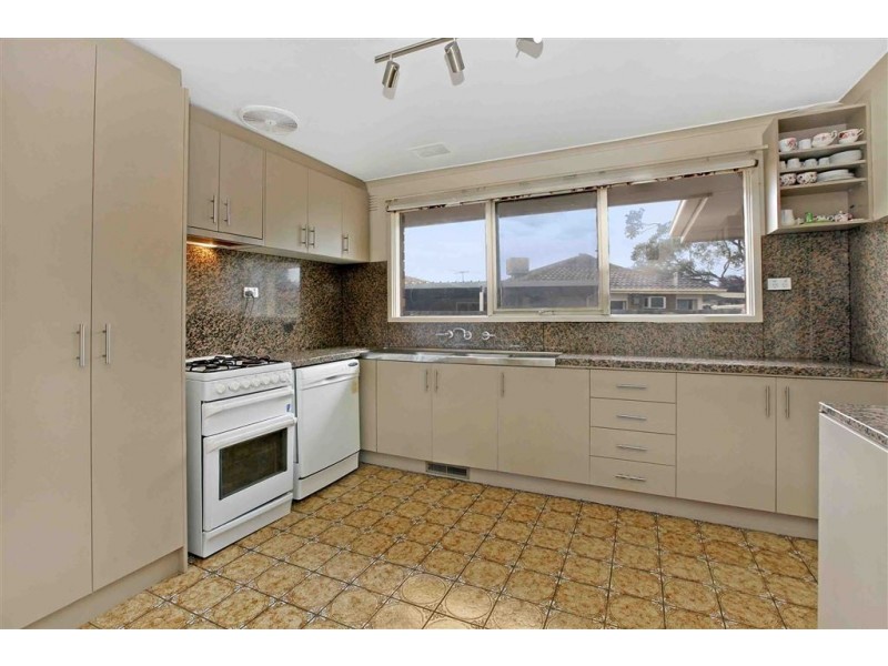 2 Cumberland Crescent, Thomastown VIC 3074