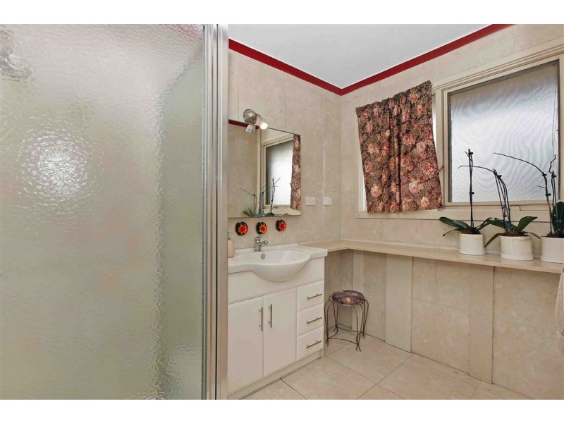 2 Cumberland Crescent, Thomastown VIC 3074