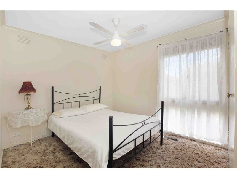 2 Cumberland Crescent, Thomastown VIC 3074