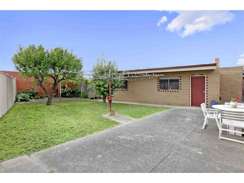 2 Cumberland Crescent, Thomastown VIC 3074