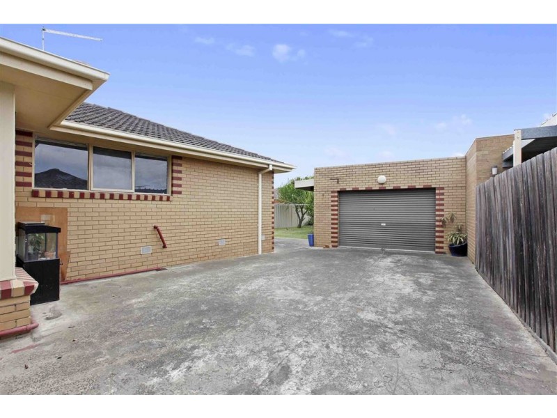 2 Cumberland Crescent, Thomastown VIC 3074