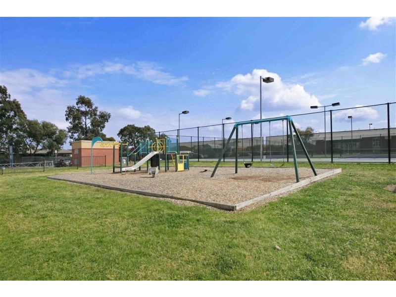 25 Barry Road, Thomastown VIC 3074