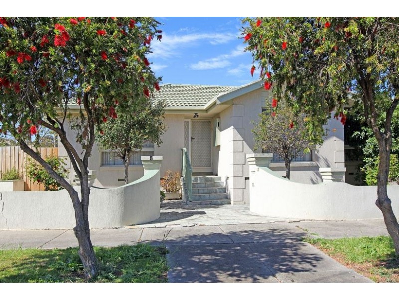 5 Alvarado Avenue, Thomastown VIC 3074