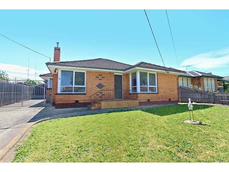 13 Avondale Road, Lalor VIC 3075