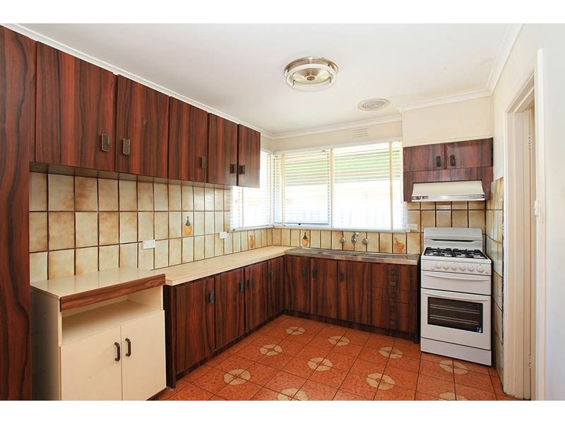 13 Avondale Road, Lalor VIC 3075