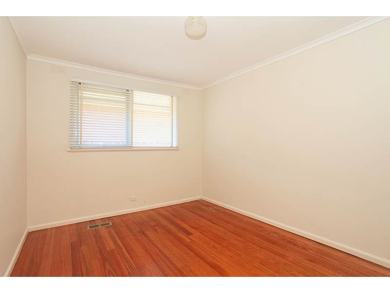 13 Avondale Road, Lalor VIC 3075