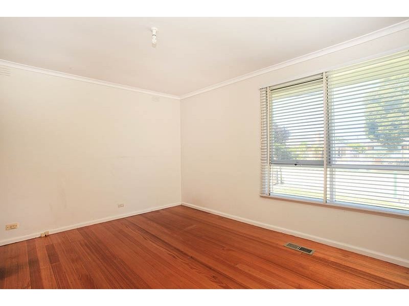 13 Avondale Road, Lalor VIC 3075