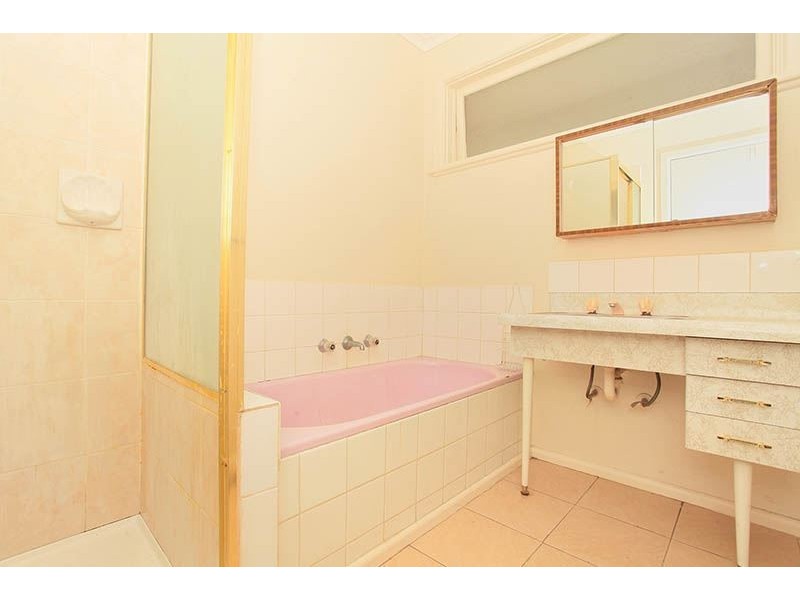 13 Avondale Road, Lalor VIC 3075