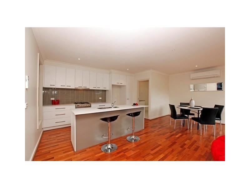 2/76 Cheddar Road, Reservoir VIC 3073