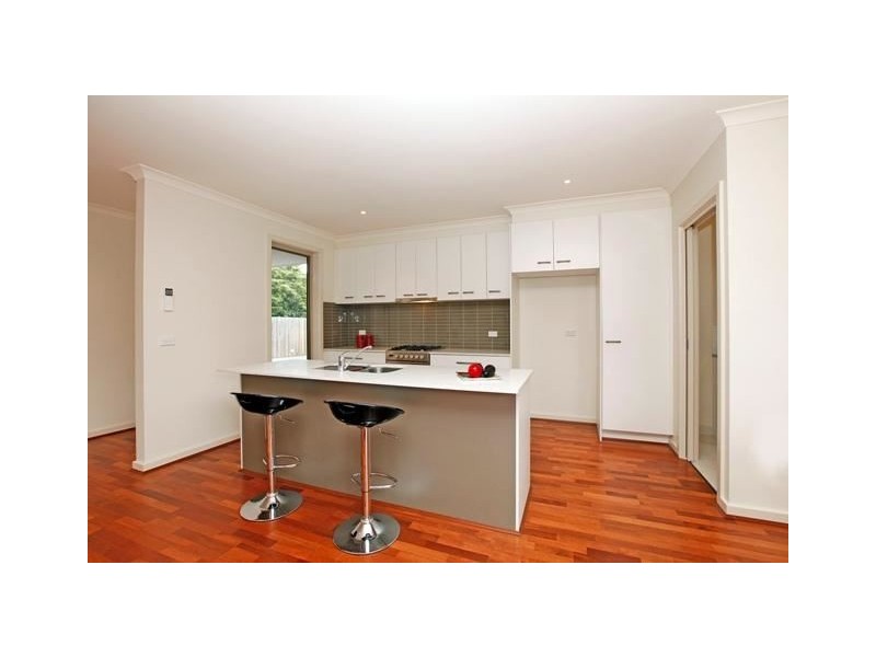 2/76 Cheddar Road, Reservoir VIC 3073