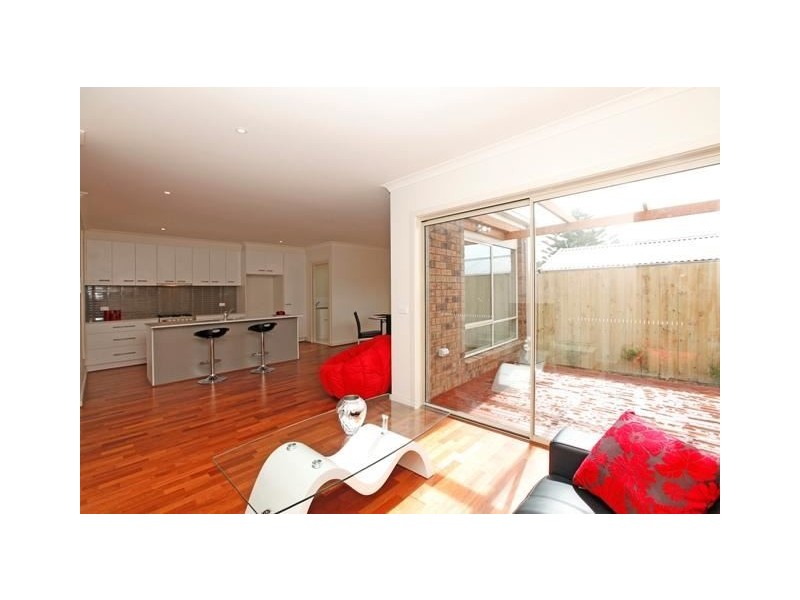 2/76 Cheddar Road, Reservoir VIC 3073