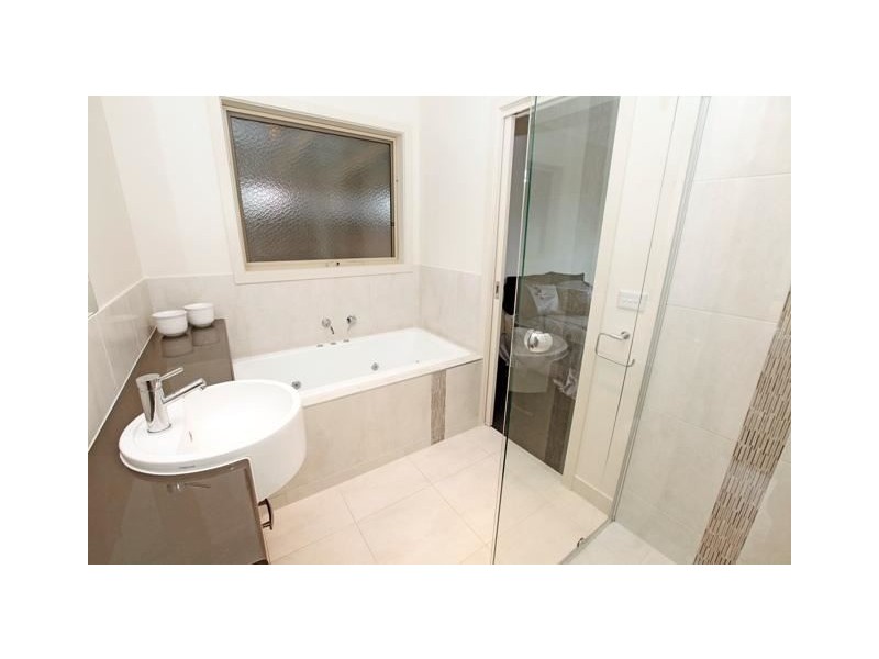 2/76 Cheddar Road, Reservoir VIC 3073