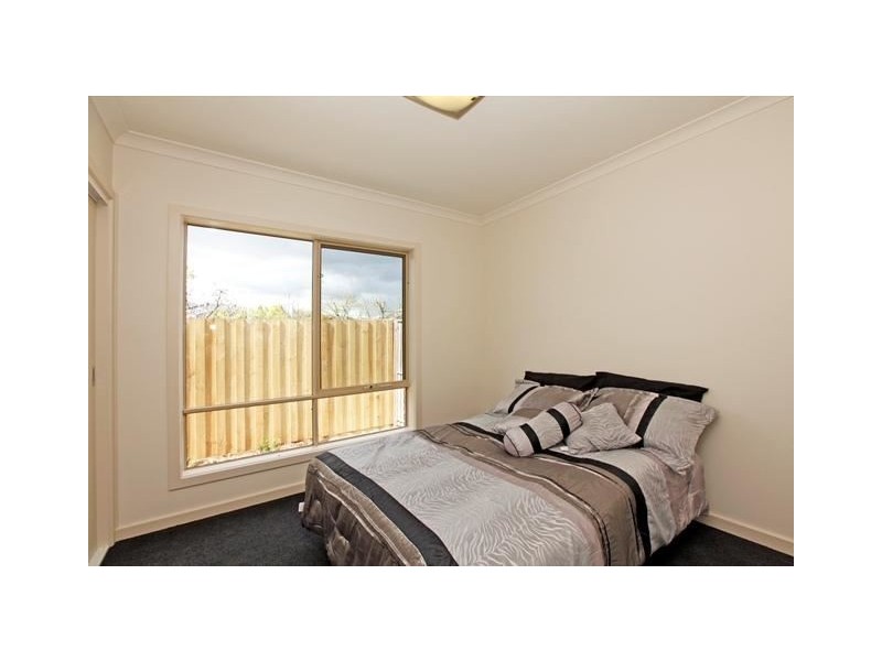 2/76 Cheddar Road, Reservoir VIC 3073