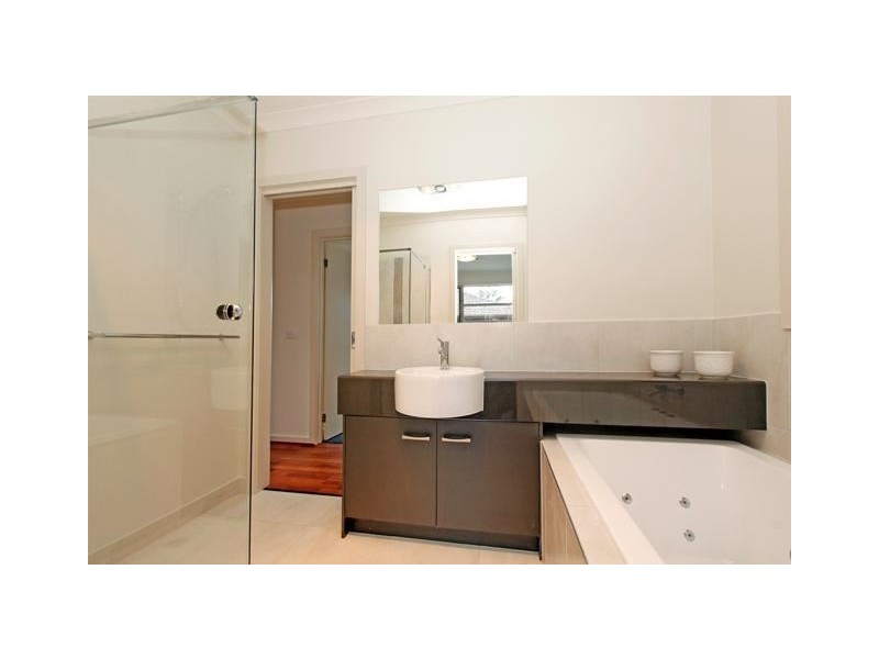 2/76 Cheddar Road, Reservoir VIC 3073