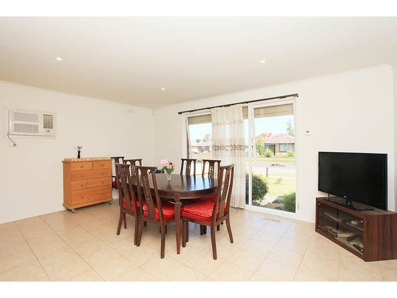 8 Coonawarra Drive, Thomastown VIC 3074