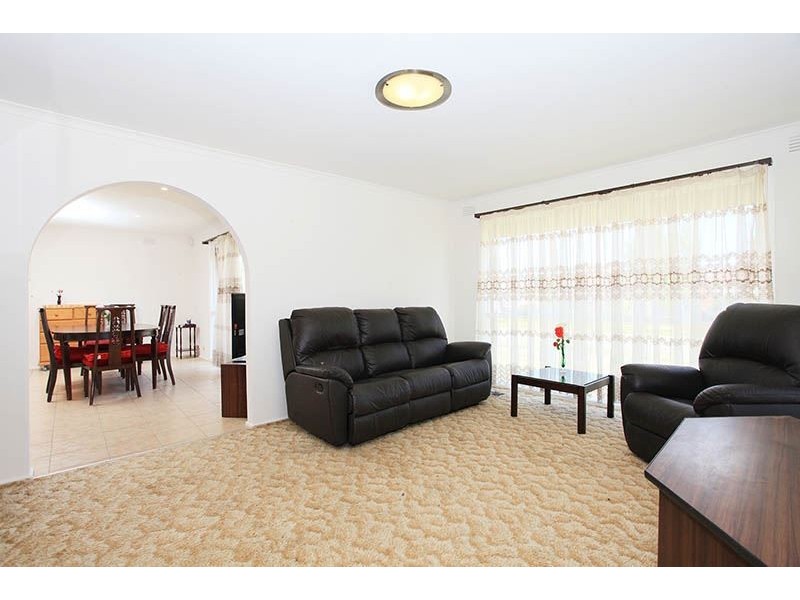 8 Coonawarra Drive, Thomastown VIC 3074