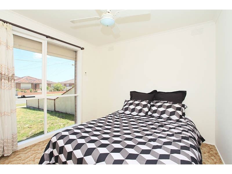 8 Coonawarra Drive, Thomastown VIC 3074