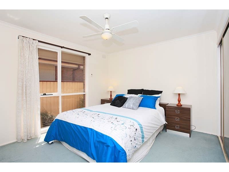 8 Coonawarra Drive, Thomastown VIC 3074