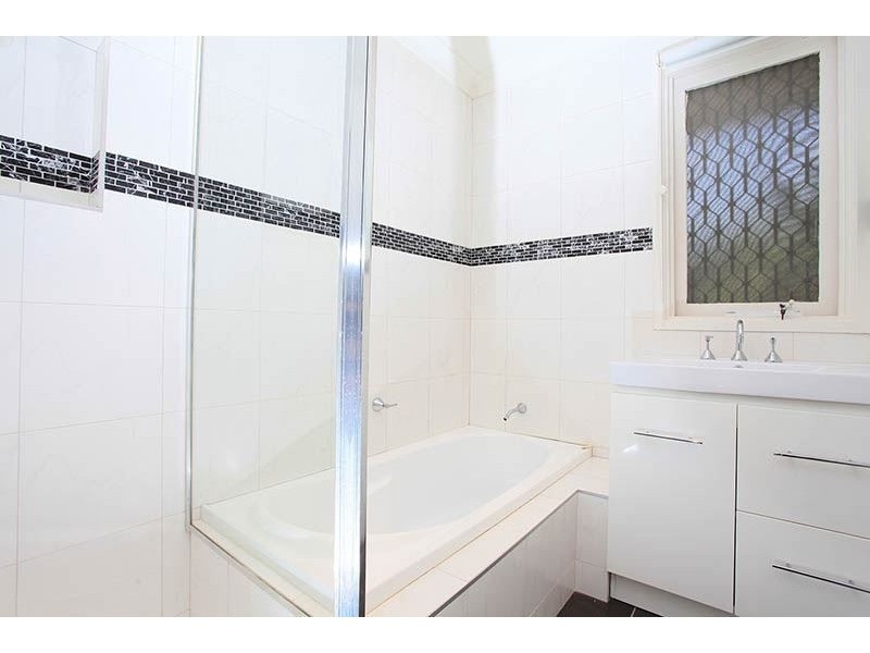 8 Coonawarra Drive, Thomastown VIC 3074