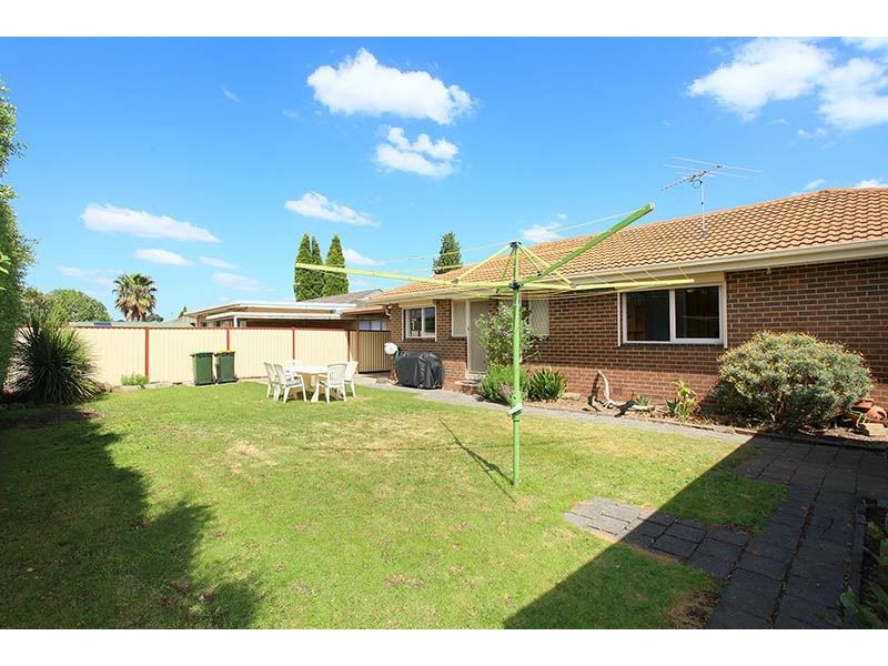 8 Coonawarra Drive, Thomastown VIC 3074