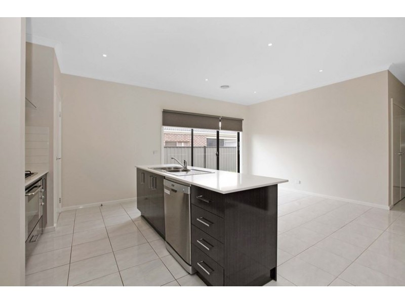 24 Creswick Drive, Wollert VIC 3750