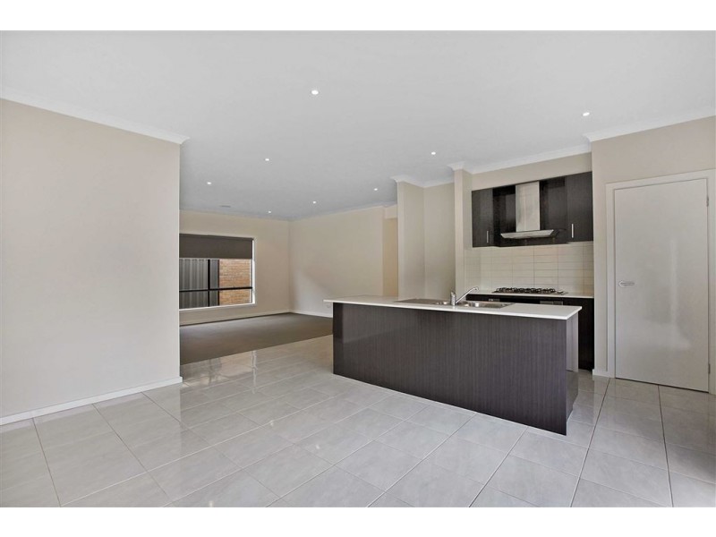 24 Creswick Drive, Wollert VIC 3750